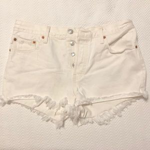 White high waisted 501 Levi’s shorts